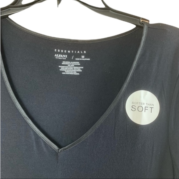 Alfani Sz M Black V-Neck Tee Shirt NWT - Picture 2 of 2